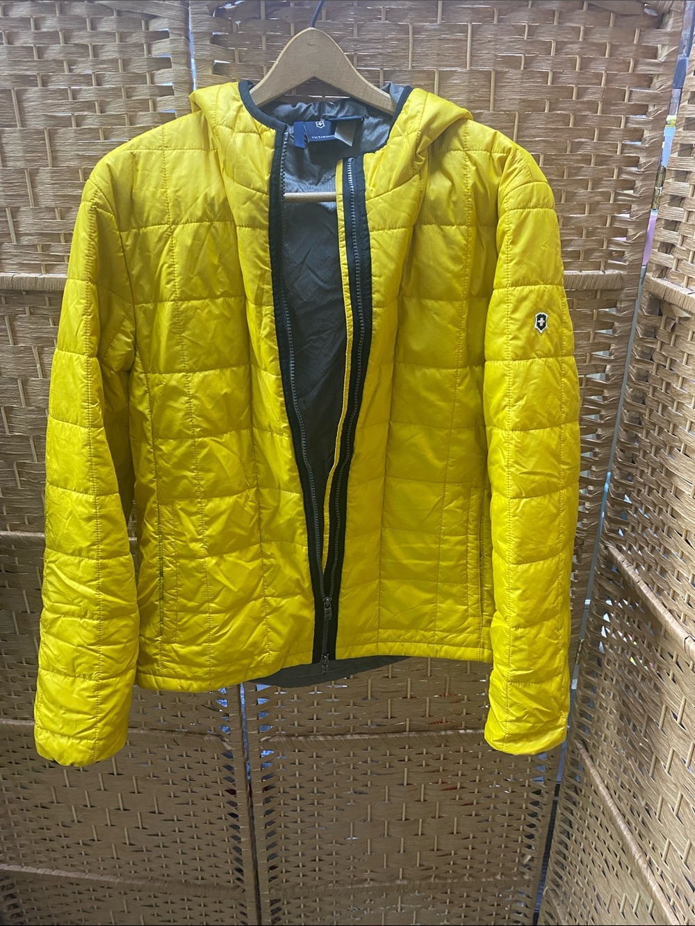 Men's Quilted Hooded Jacket - Yellowing